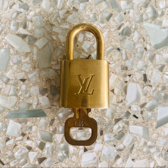 Louis Vuitton Accessories - ❌RESERVED❌LOUIS VUITTON Vintage Lock & Key Set